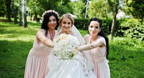 致閨蜜結(jié)婚的暖心句子，閨蜜結(jié)婚祝福語朋友圈